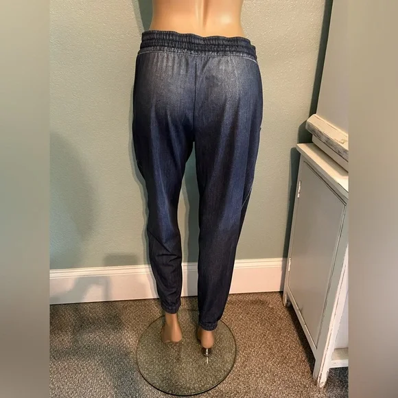 LUCY Indigo Do Everything Light Blue Denim Print Jogger - Picture 7 of 16